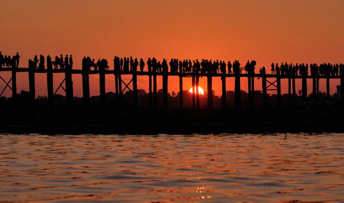 U-Bein Teakholzbrücke bei Mandalay in Myanmar